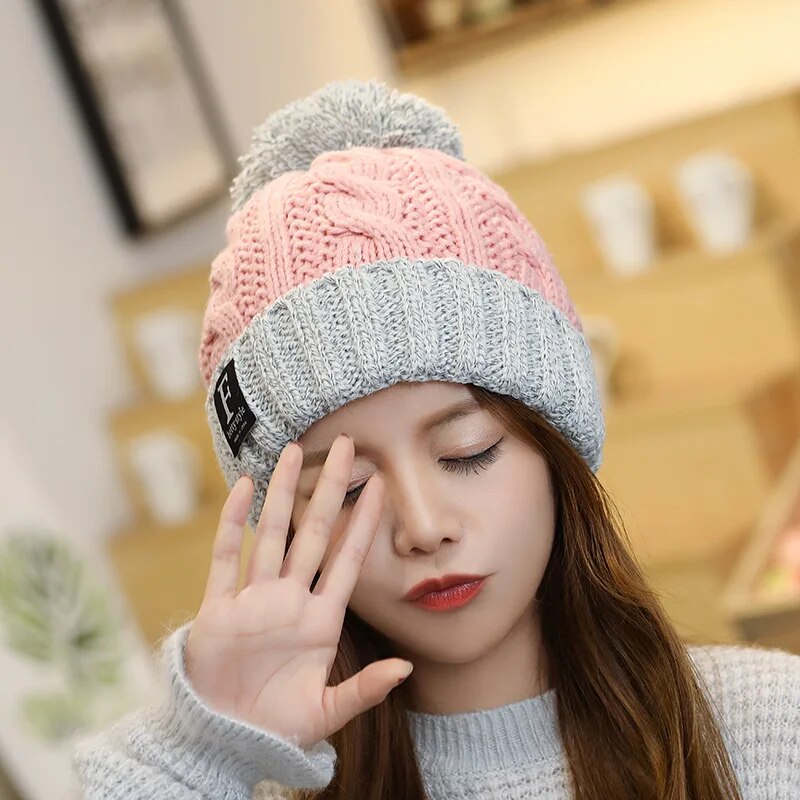 Women's Knitted Winter Beanie with Pompom