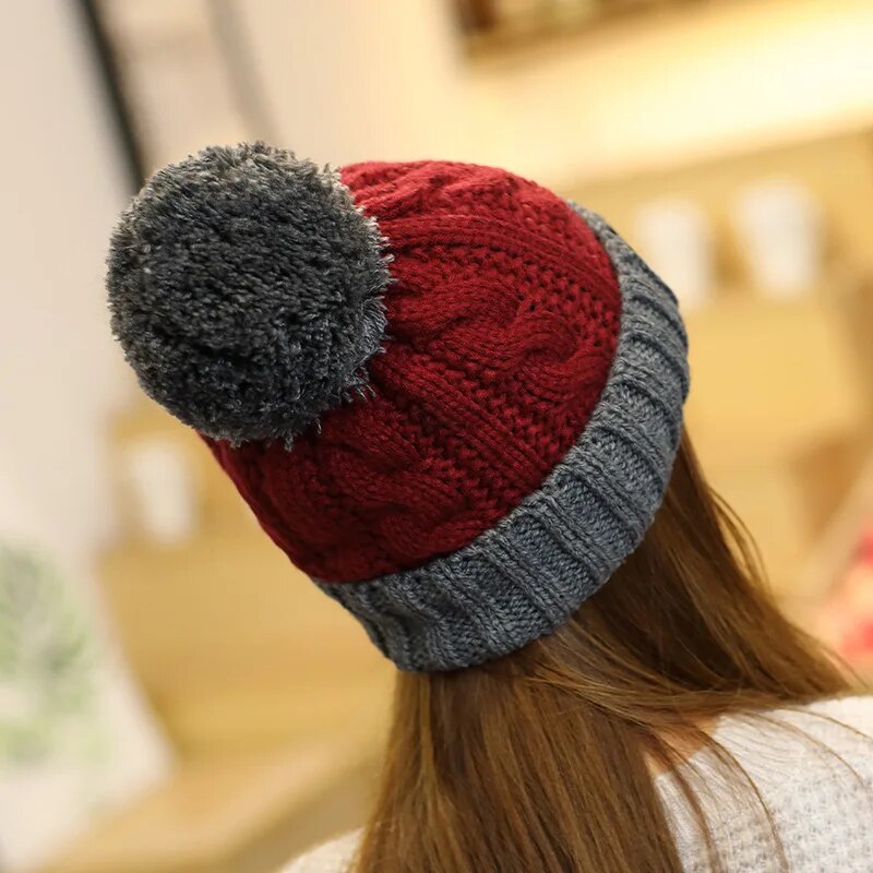 Women's Knitted Winter Beanie with Pompom